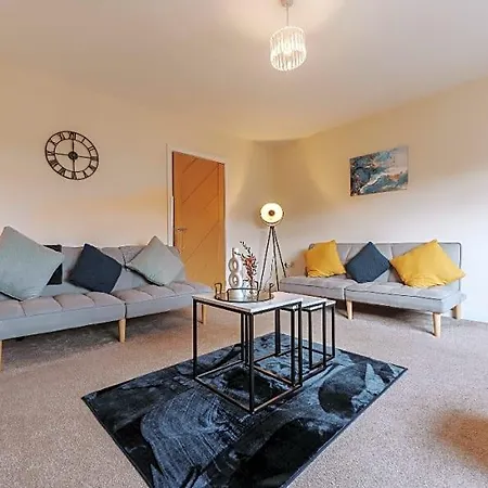 Szálloda Perfect For Families & Contractors - Free Parking! Leeds