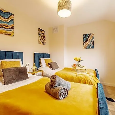 Perfect For Families & Contractors - Free Parking! Leeds