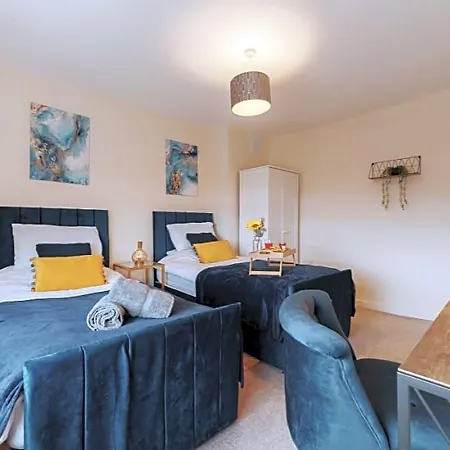 Szálloda Perfect For Families & Contractors - Free Parking! Leeds