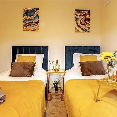 Perfect For Families & Contractors - Free Parking! Szálloda 4*